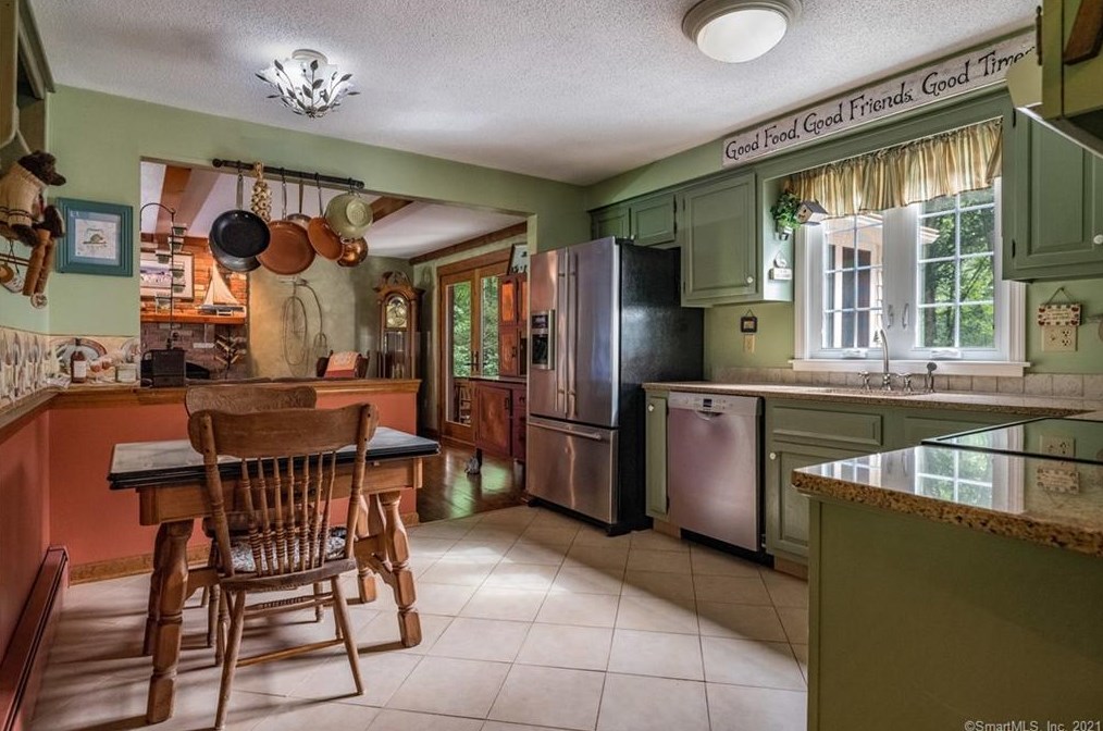 76 Ironworks Rd, Clinton CT  06413-1226 exterior