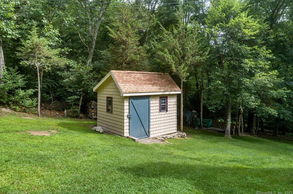 76 Ironworks Rd, Clinton CT  06413-1226 exterior