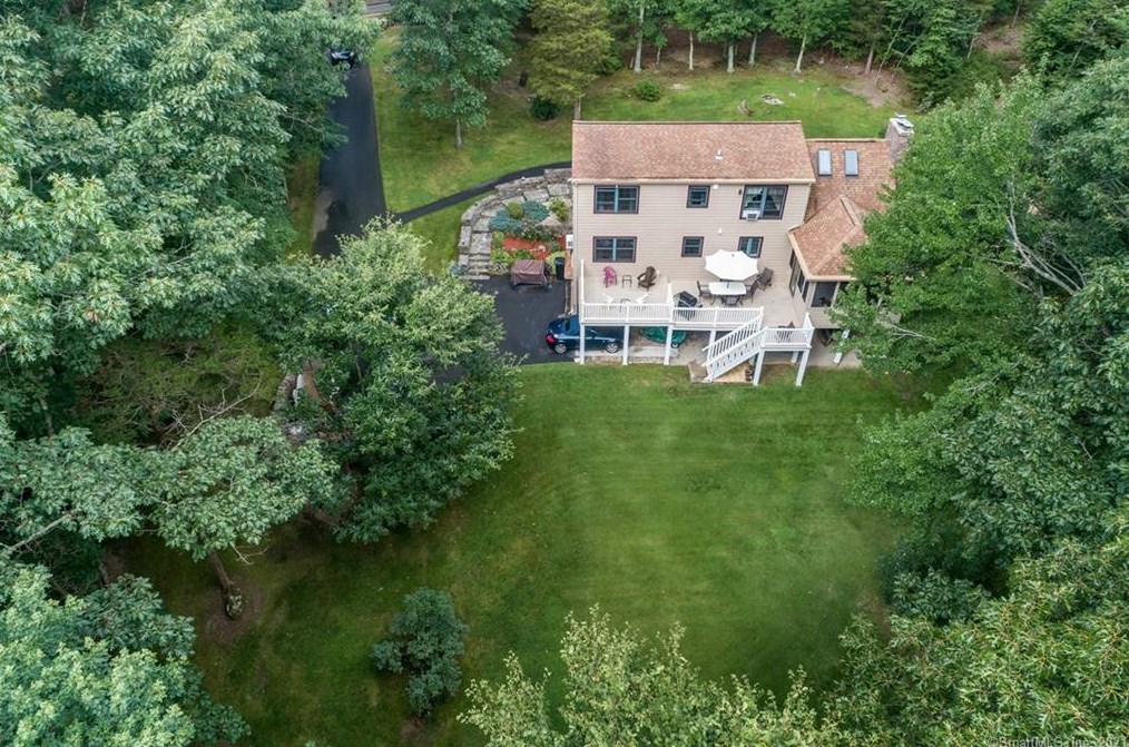 76 Ironworks Rd, Clinton CT  06413-1226 exterior