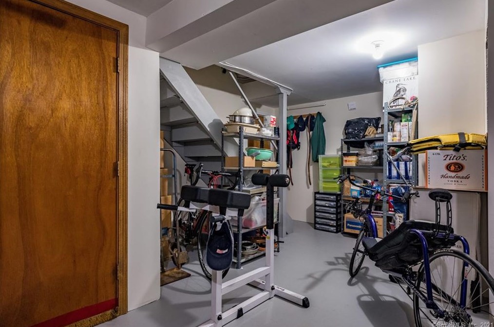 76 Ironworks Rd, Clinton CT  06413-1226 exterior