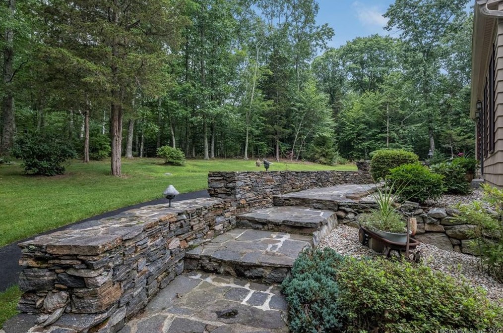 76 Ironworks Rd, Clinton CT  06413-1226 exterior