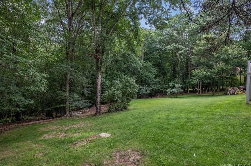 76 Ironworks Rd, Clinton CT  06413-1226 exterior