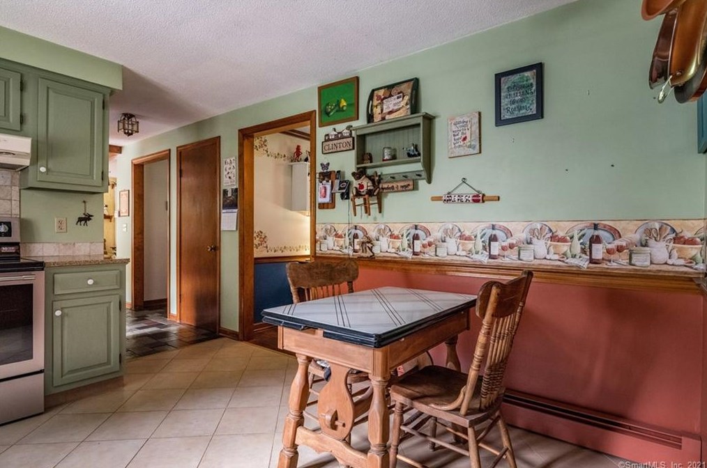 76 Ironworks Rd, Clinton CT  06413-1226 exterior