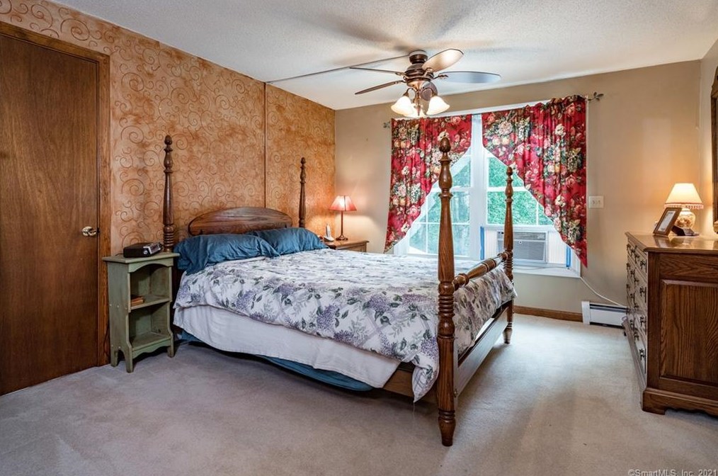 76 Ironworks Rd, Clinton CT  06413-1226 exterior