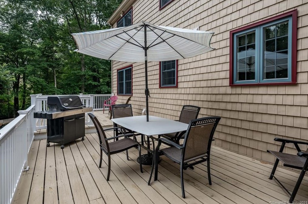 76 Ironworks Rd, Clinton CT  06413-1226 exterior