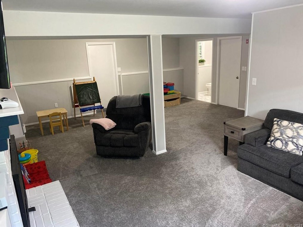 17 Bob White Way, Simsbury CT  06089-9767 exterior