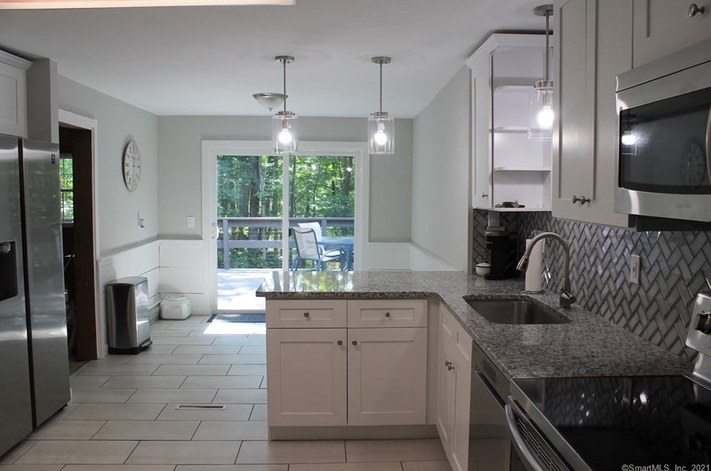 17 Bob White Way, Simsbury CT  06089-9767 exterior