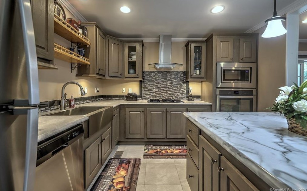 56 Woodland Park, Huntington CT  06484-5347 exterior