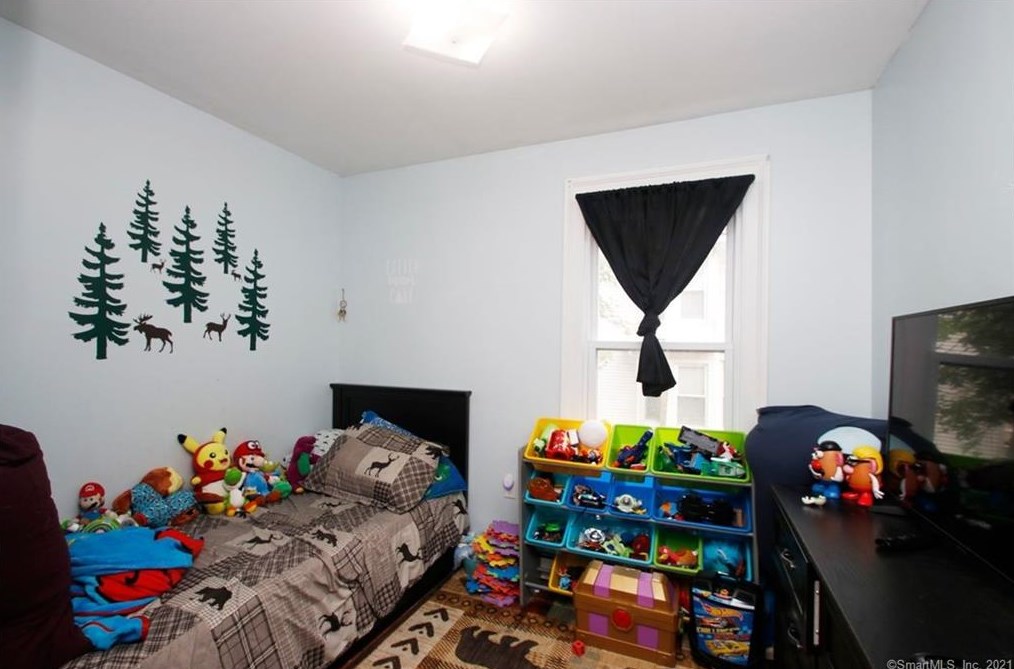 74 Oak St, Meriden CT 06450-5820 exterior