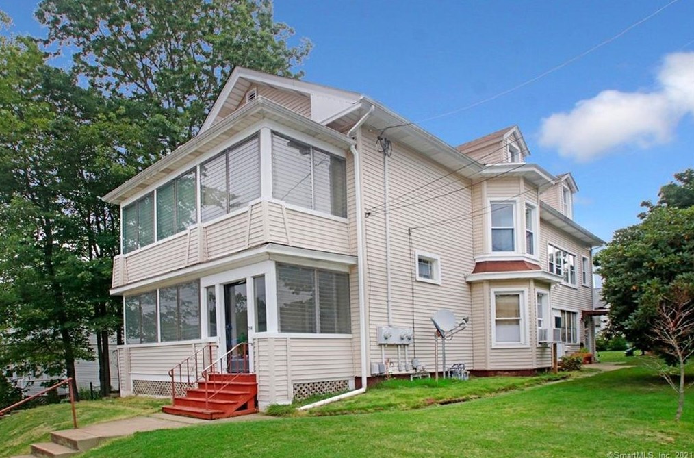 74 Oak St, Meriden CT 06450-5820 exterior