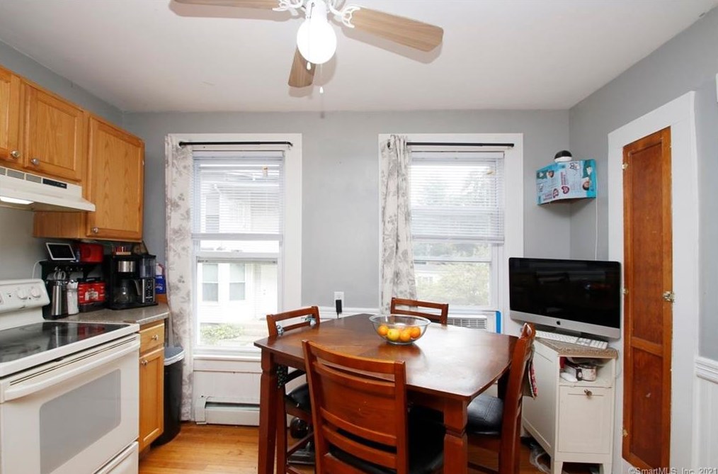 74 Oak St, Meriden CT 06450-5820 exterior