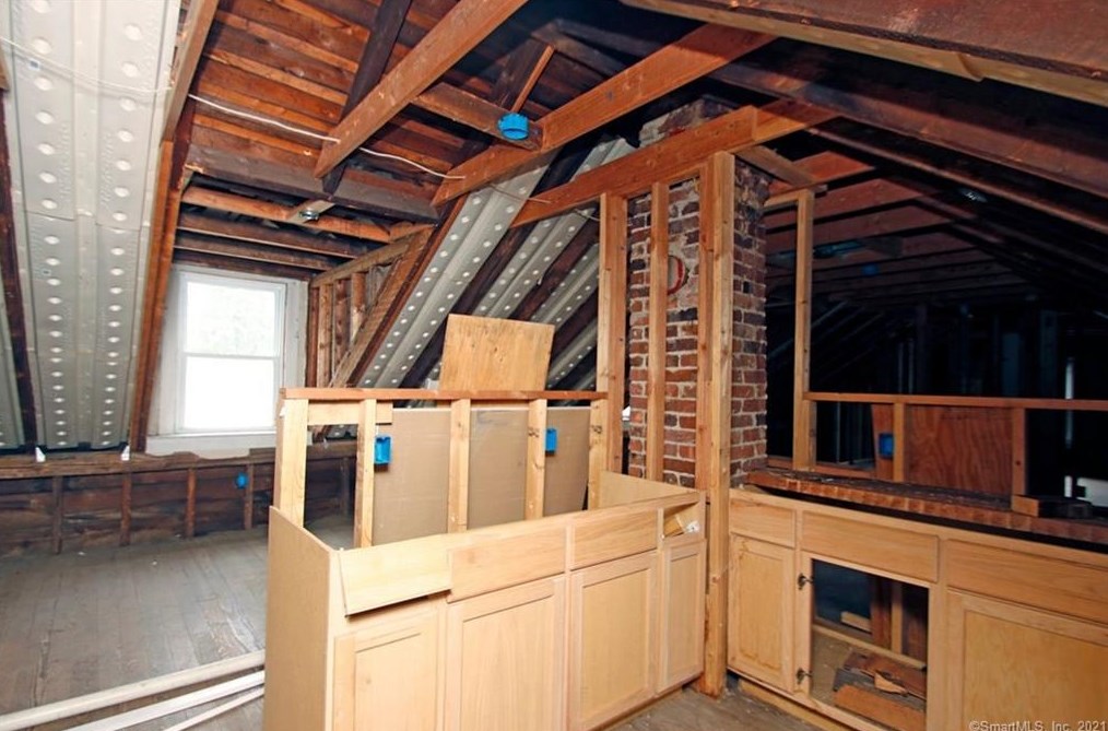 74 Oak St, Meriden CT 06450-5820 exterior