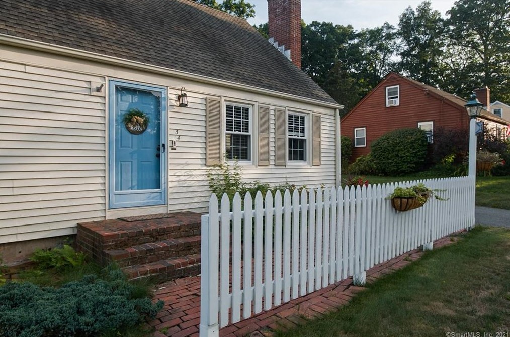 34 Magnolia Ln, East Berlin, CT 06023