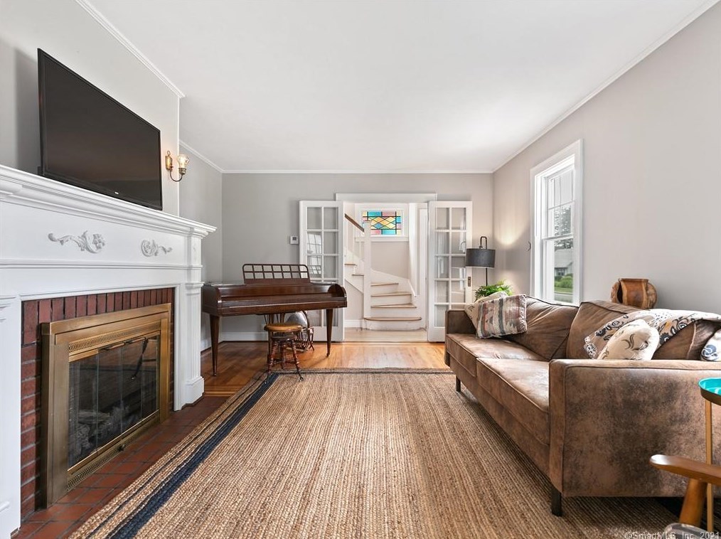 92 Grove St, Clinton CT  06413-1907 exterior