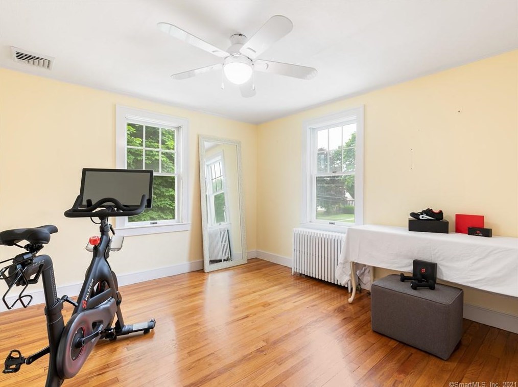 92 Grove St, Clinton CT  06413-1907 exterior