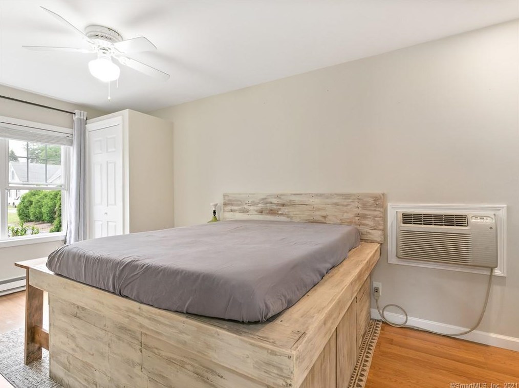 92 Grove St, Clinton CT  06413-1907 exterior