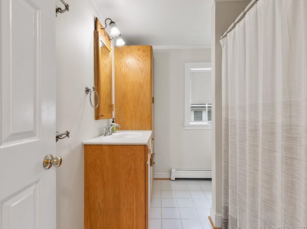 92 Grove St, Clinton CT  06413-1907 exterior