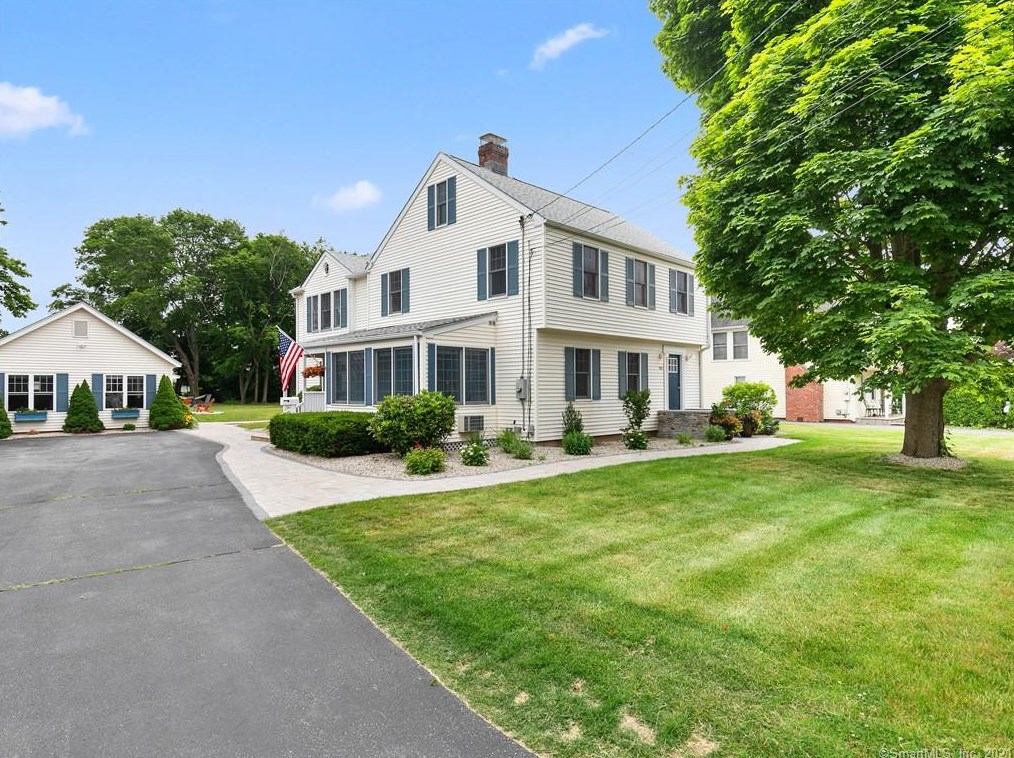 92 Grove St, Clinton CT  06413-1907 exterior