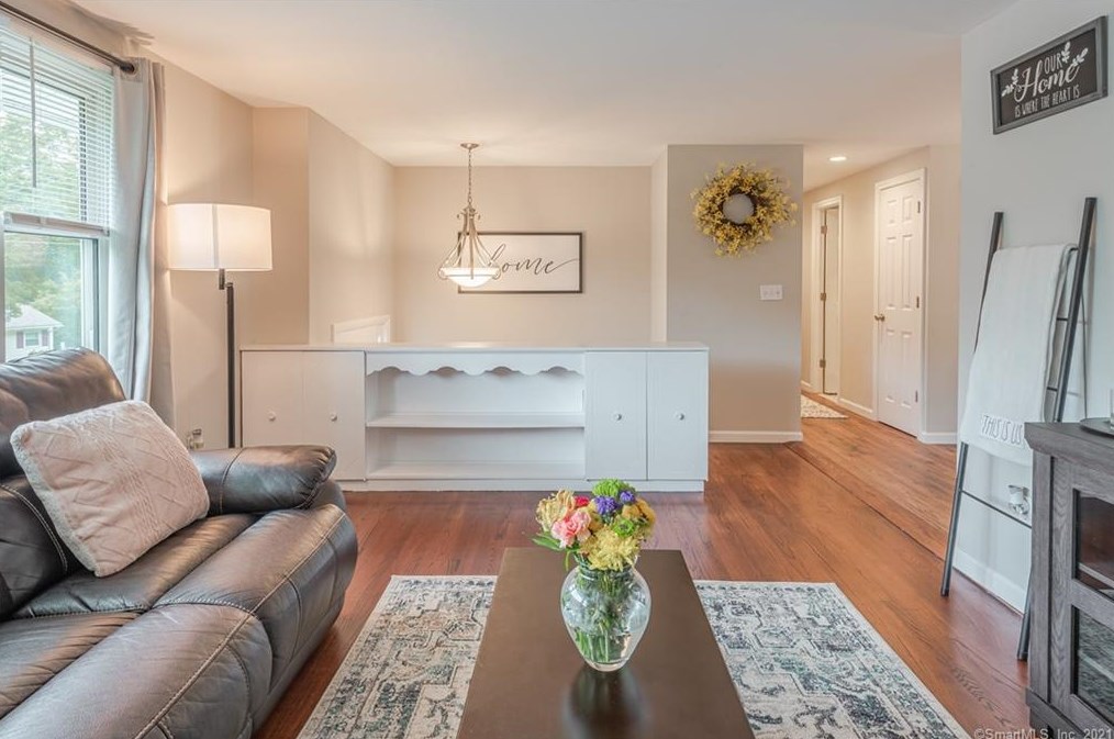 47 Westview Dr, Watertown CT  06779-2231 exterior