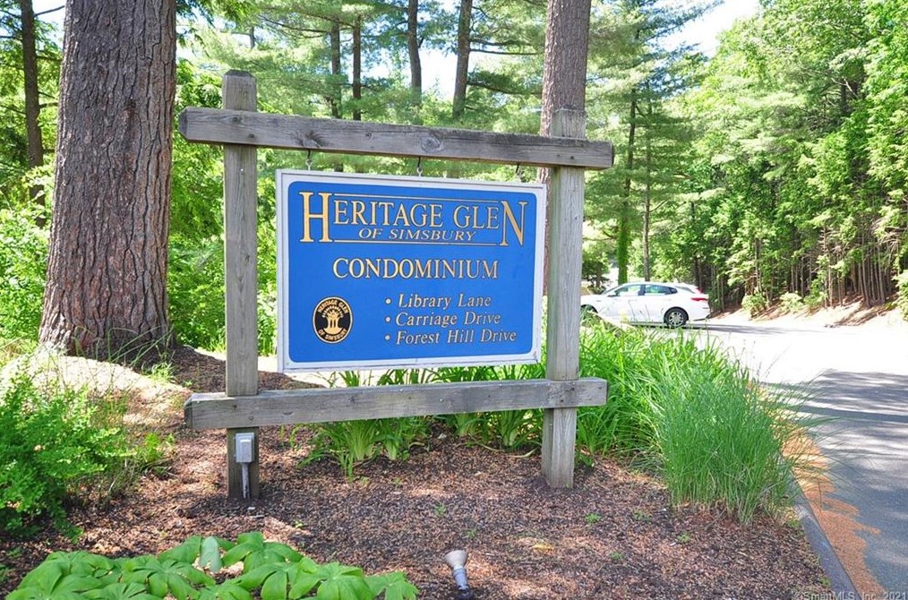 24 Forest Hill Dr, Simsbury CT  06070-2154 exterior