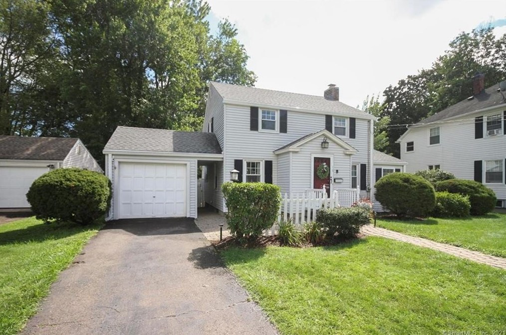 16 Auburn Rd, Hartford CT  06119-1301 exterior