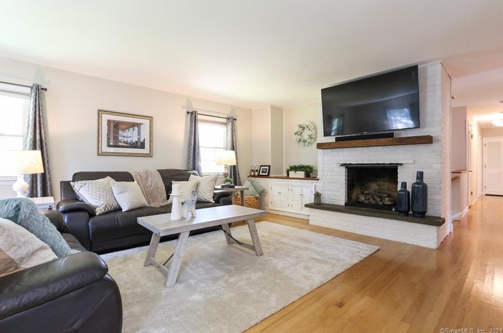 17 Birch Rise Dr, Newtown CT  06470-2005 exterior