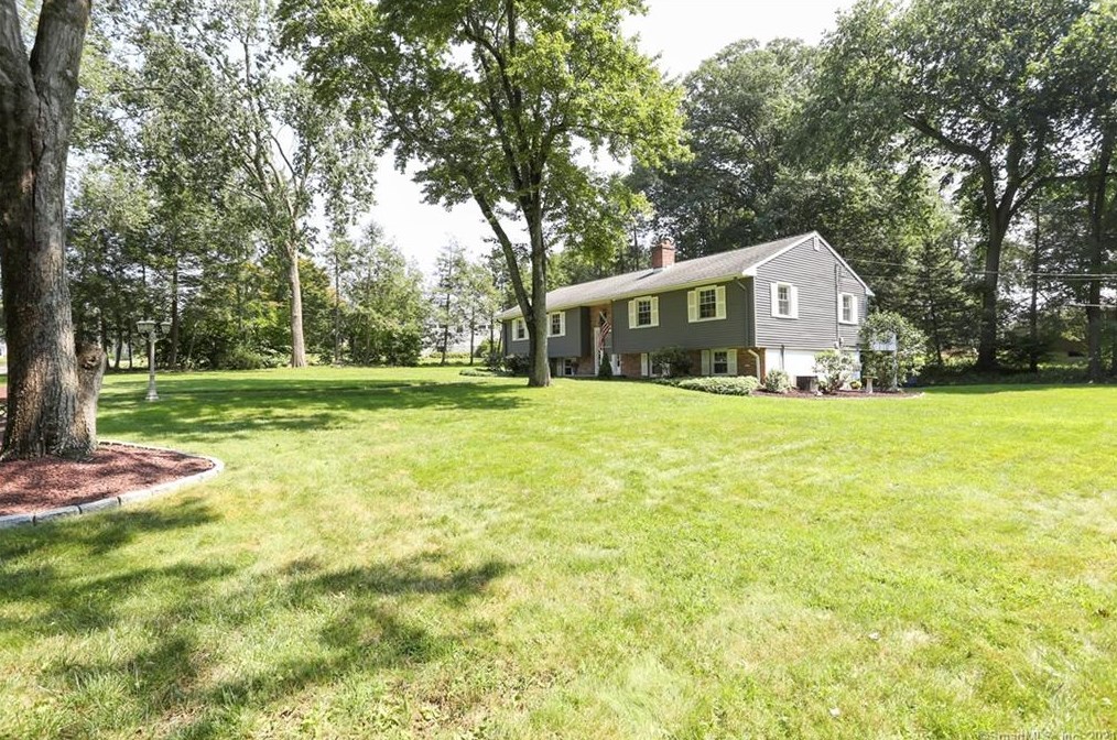 17 Birch Rise Dr, Newtown CT  06470-2005 exterior