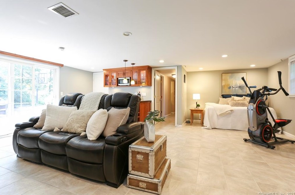 17 Birch Rise Dr, Newtown CT  06470-2005 exterior