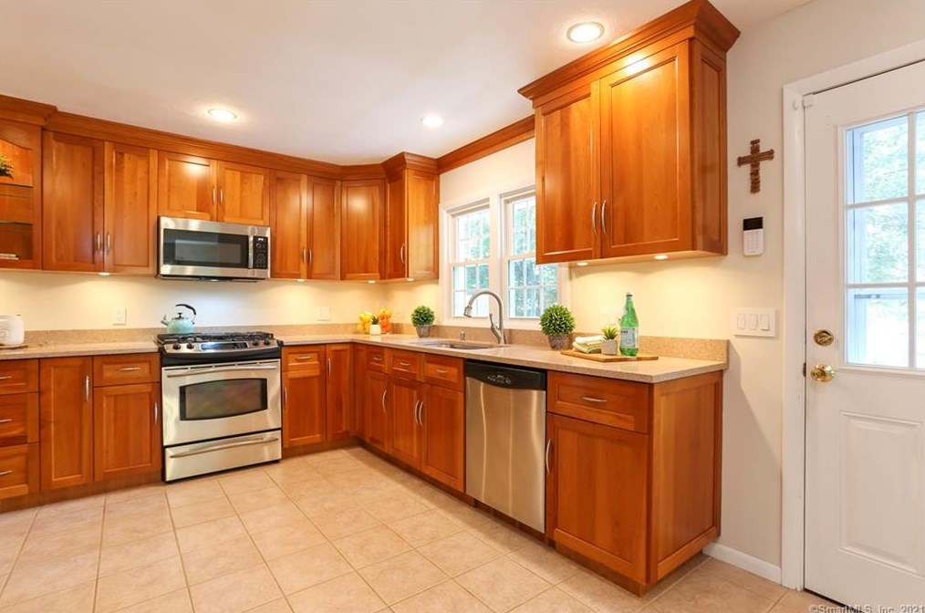 17 Birch Rise Dr, Newtown CT  06470-2005 exterior