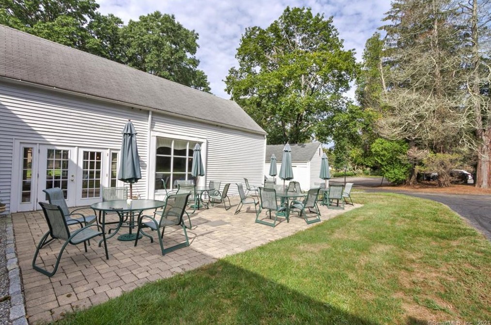 251 Boston Post Rd, Madison CT  06443-2226 exterior