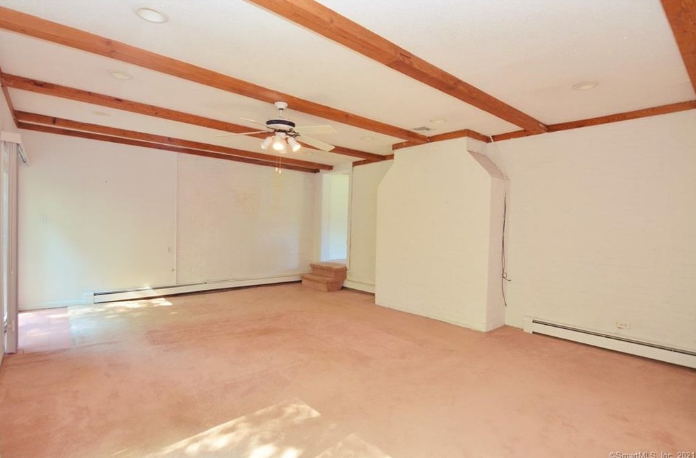 3 Appleblossom Ln, Newtown CT 06470-2241 exterior