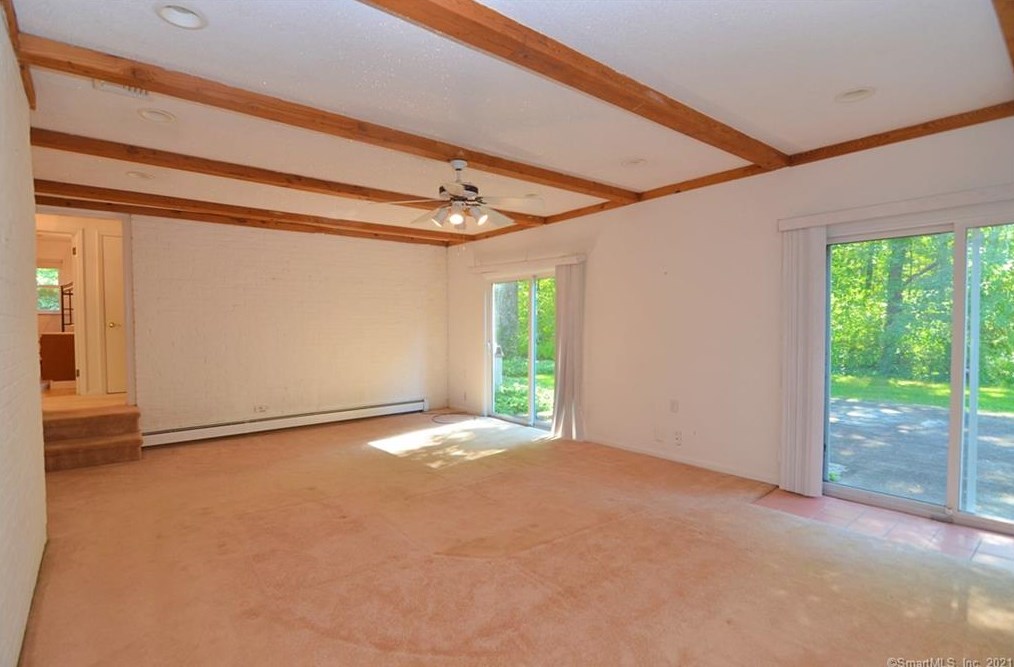 3 Appleblossom Ln, Newtown CT 06470-2241 exterior