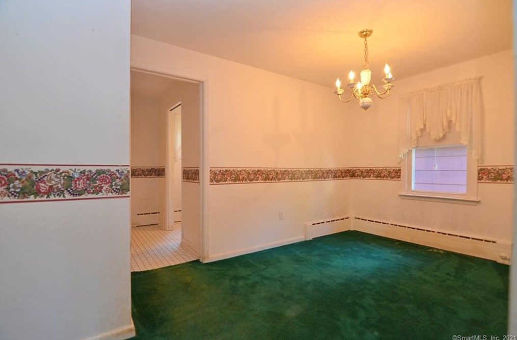 3 Appleblossom Ln, Newtown CT 06470-2241 exterior