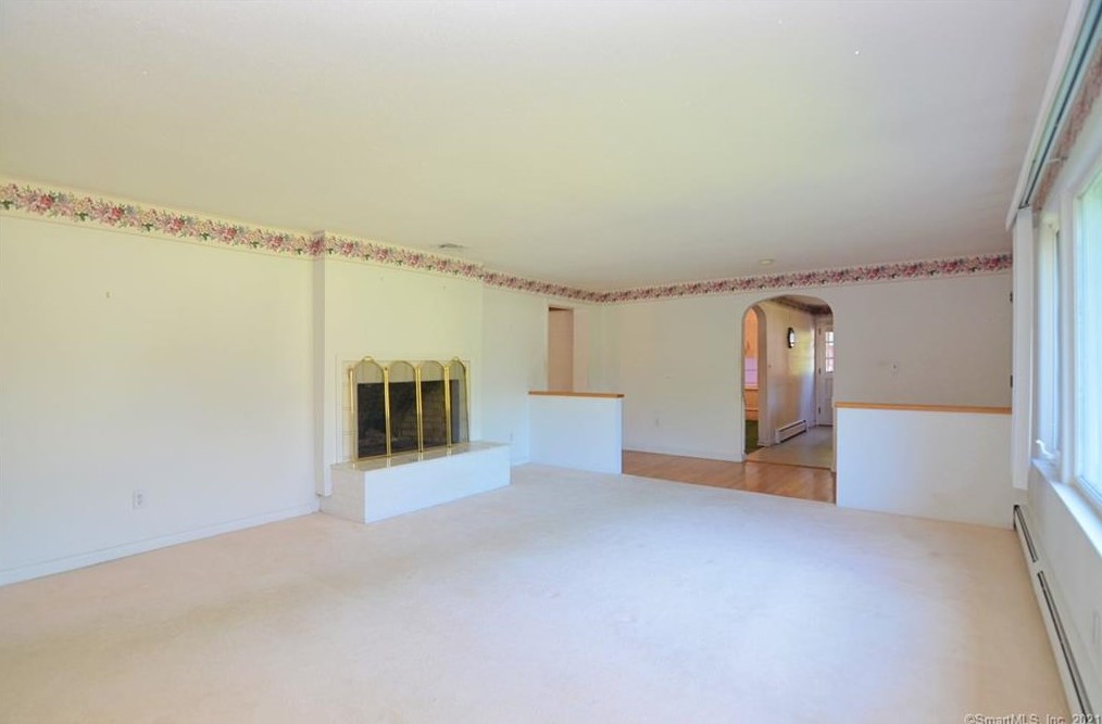 3 Appleblossom Ln, Newtown CT 06470-2241 exterior