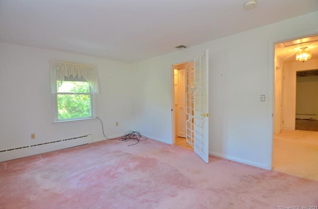 3 Appleblossom Ln, Newtown CT 06470-2241 exterior