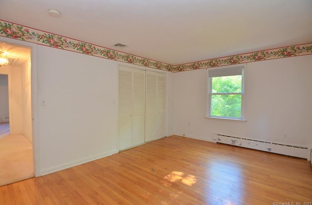 3 Appleblossom Ln, Newtown CT 06470-2241 exterior