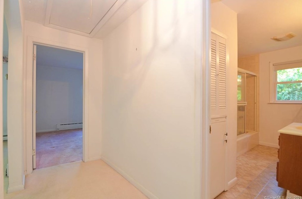 3 Appleblossom Ln, Newtown CT 06470-2241 exterior