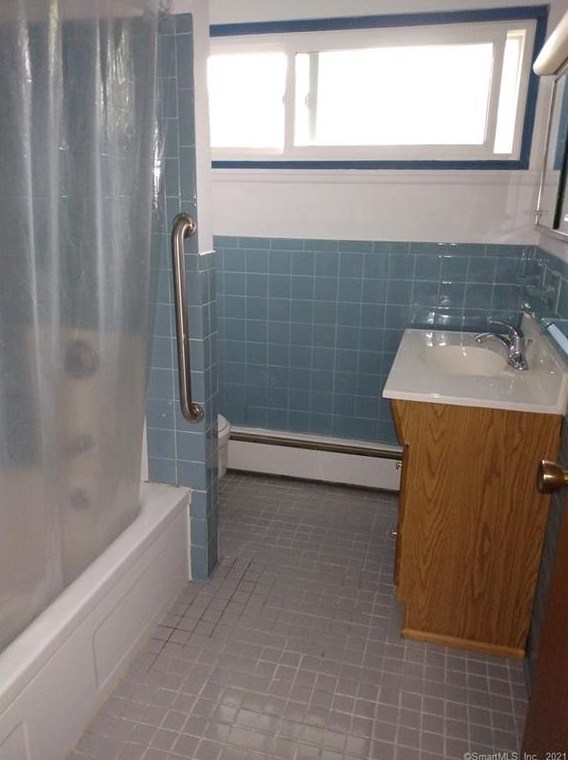 167 Centerbrook Rd, New Haven CT 06518-3413 exterior