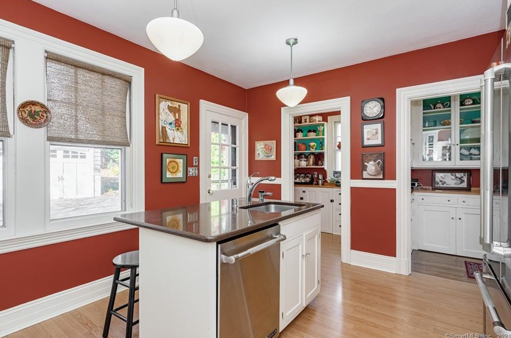 247 Terry Rd, Hartford CT 06105-1110 exterior