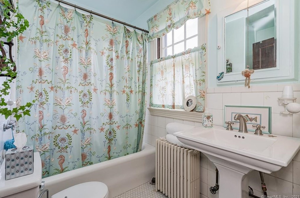 247 Terry Rd, Hartford CT 06105-1110 exterior