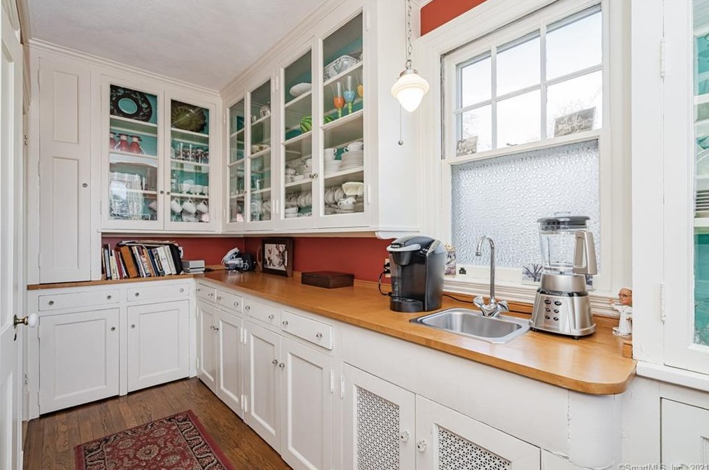 247 Terry Rd, Hartford CT 06105-1110 exterior