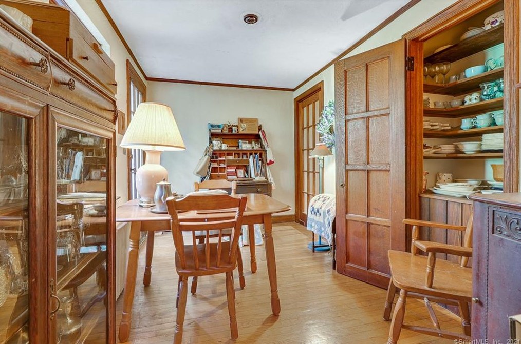 24 Pease Rd, New Haven CT 06525-2028 exterior