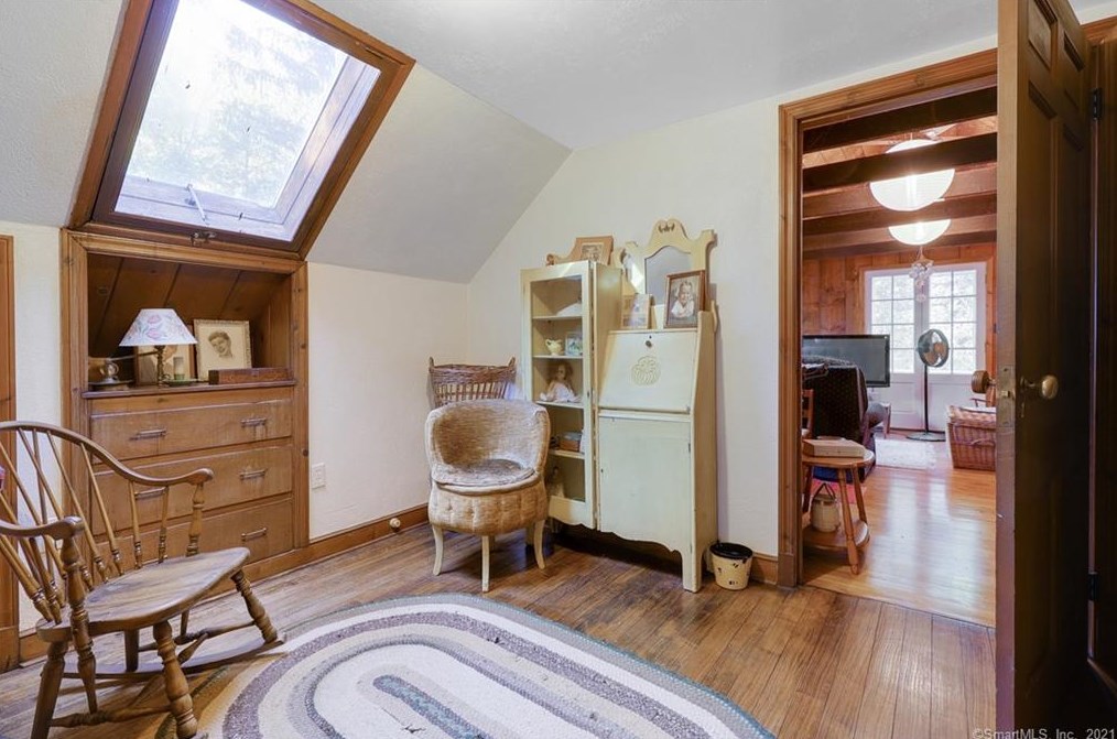 24 Pease Rd, New Haven CT 06525-2028 exterior