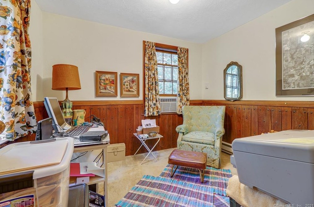 24 Pease Rd, New Haven CT 06525-2028 exterior