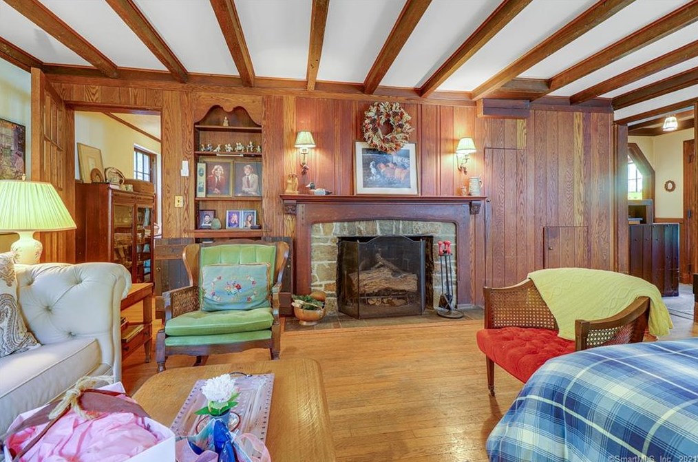 24 Pease Rd, New Haven CT 06525-2028 exterior