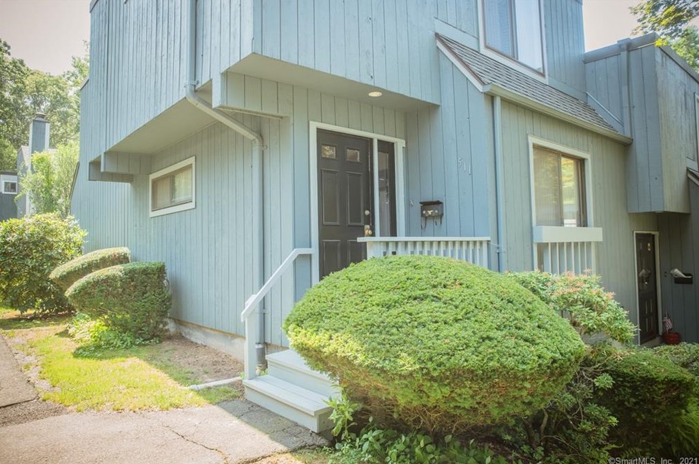 511 Plymouth Colony, Branford CT  06405-4756 exterior