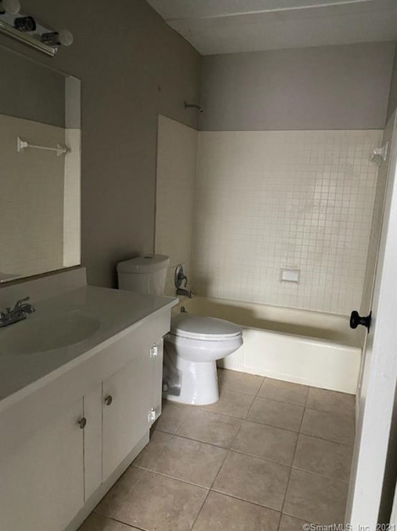 1214 Cromwell Hills Dr, Cromwell CT  06416-1839 exterior