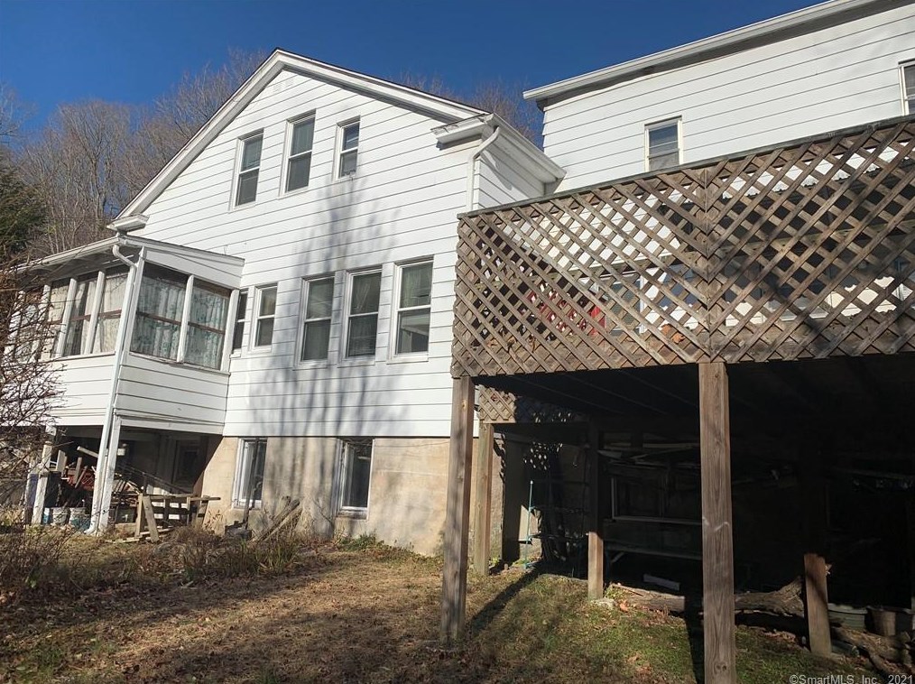 370 Hawthorne Ave, Derby CT 06418-1121 exterior