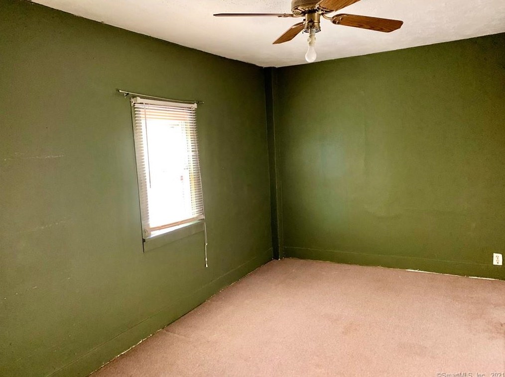 370 Hawthorne Ave, Derby CT 06418-1121 exterior