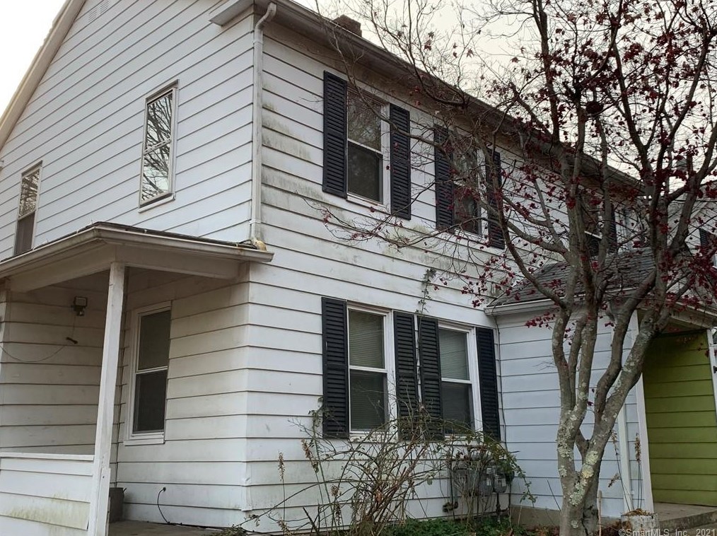 370 Hawthorne Ave, Derby CT 06418-1121 exterior